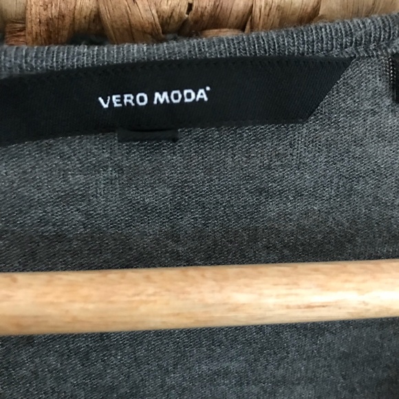 Dramatic lightweight sweater/top L FREE mystery gift with EVERY purchase! - Picture 3 of 7